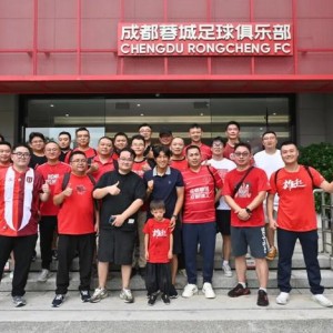 万博体育在线-成都蓉城举办球迷开放日活动,将研究增加凤凰山主场亲子套票等建议