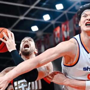 万博体育app-王哲林全场出战25分钟，投篮9中7得到14分5篮板2助攻3盖帽