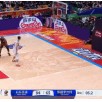 神来之笔！摩尔一条龙过半场 迎着防守抢投超远三分压哨命中