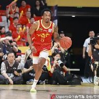 苦苦支撑！小巴里-布朗半场13投8中 独得全场最高19分另2板2助1断
