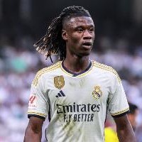 记者：卡马文加拒绝沙特巨额报价，他想尽快康复并继续为皇马效力