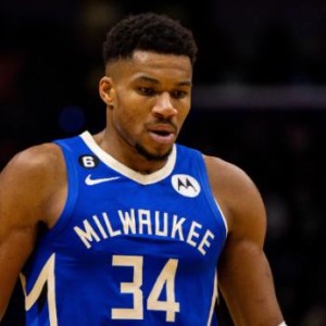 万博体育平台-【观察】生涯遭遇瓶颈！字母哥已打完雄鹿最后一战？